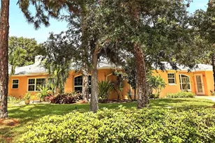 337 Harbor Dr S, Venice, FL 34285 - Photo 5