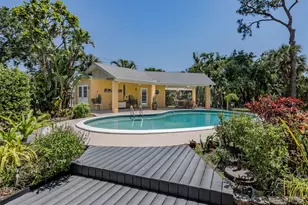 337 Harbor Dr S, Venice, FL 34285 - Photo 3