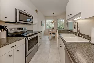 902 Casa Del Lago Way, Venice, FL 34292 - Photo 9