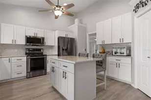 5009 Southern Pine Cir, Venice, FL 34293 - Photo 15