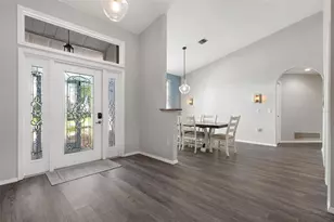5009 Southern Pine Cir, Venice, FL 34293 - Photo 9