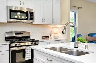 21629 Avon Park Ct, Venice, FL 34293 - Photo 5