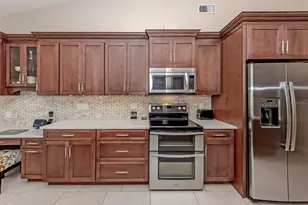 534 Westmount Ln, Venice, FL 34293 - Photo 11