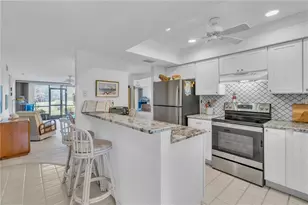 927 Capri Isles Blvd, Venice, FL 34292 - Photo 3