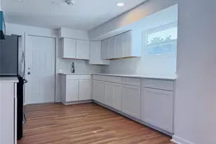 249 Mt Vernon Dr, Venice, FL 34293 - Photo 7