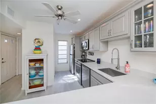 1041 Capri Isles Blvd, Venice, FL 34292 - Photo 7