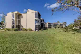 618 Bird Bay Dr S, Venice, FL 34285 - Photo 3