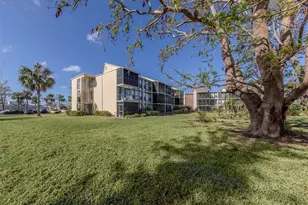 618 Bird Bay Dr S, Venice, FL 34285 - Photo 1