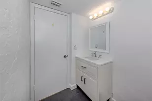 618 Bird Bay Dr S, Venice, FL 34285 - Photo 23