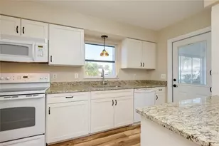 397 Circlewood Dr, Venice, FL 34293 - Photo 15