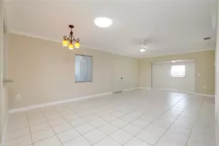 397 Circlewood Dr, Venice, FL 34293 - Photo 9