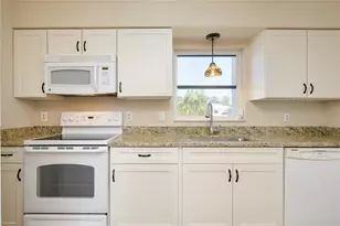 397 Circlewood Dr, Venice, FL 34293 - Photo 11