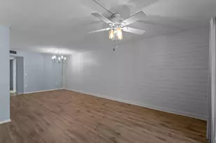 995 La Guna Dr, Venice, FL 34285 - Photo 11