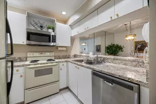 634 Bird Bay Dr E, Venice, FL 34285 - Photo 9