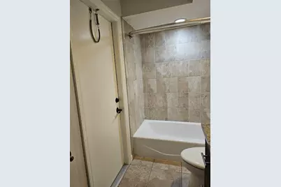 417 Lake Of The Woods Drive, Venice, FL 34293 - Photo 15