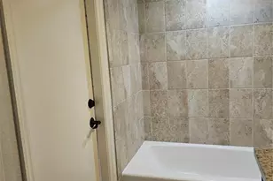 417 Lake of the Woods Dr, Venice, FL 34293 - Photo 15