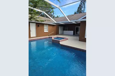 417 Lake Of The Woods Drive, Venice, FL 34293 - Photo 13