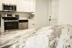 2118 Michele Dr, Sarasota, FL 34231 - Photo 15