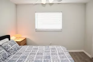 2118 Michele Dr, Sarasota, FL 34231 - Photo 43