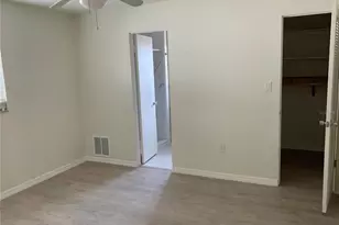 2118 Michele Dr, Sarasota, FL 34231 - Photo 11