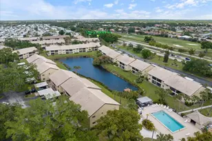 335 3 Lakes Ln, Venice, FL 34285 - Photo 3