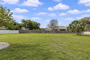 1053 Derian Pl, Nokomis, FL 34275 - Photo 27