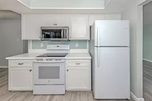 1053 Derian Pl, Nokomis, FL 34275 - Photo 13