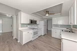 1053 Derian Pl, Nokomis, FL 34275 - Photo 11