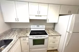 102 Capri Isles Blvd, Venice, FL 34292 - Photo 9