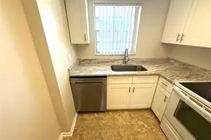 102 Capri Isles Blvd, Venice, FL 34292 - Photo 13