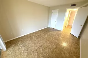 102 Capri Isles Blvd, Venice, FL 34292 - Photo 7