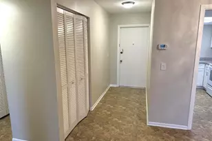 102 Capri Isles Blvd, Venice, FL 34292 - Photo 3