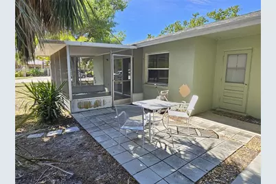 105 Base Avenue E, Venice, FL 34285 - Photo 9