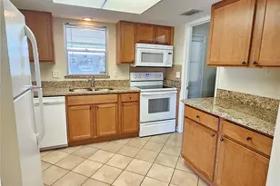 105 Base Ave E, Venice, FL 34285 - Photo 13