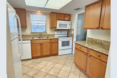 105 Base Avenue E, Venice, FL 34285 - Photo 9