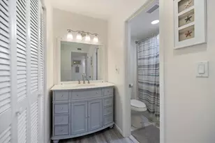 612 Bird Bay Dr S, Venice, FL 34285 - Photo 9