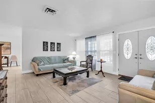 2796 Forest Pkwy S, Largo, FL 33771 - Photo 9