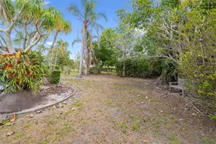 3136 Gulf Gate Dr, Sarasota, FL 34231 - Photo 33