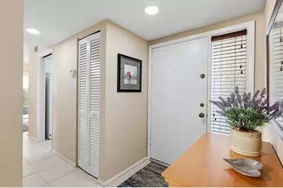 2756 Clubhouse Drive #101, Sarasota, FL 34232 - Photo 7