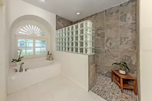 2381 Sonoma Dr W, Nokomis, FL 34275 - Photo 21