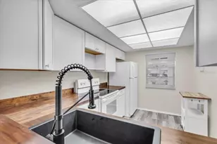 380 3 Lakes Ln, Venice, FL 34285 - Photo 9