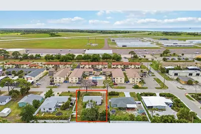 309 Base Avenue E, Venice, FL 34285 - Photo 3