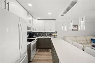 2763 Woodgate Ln, Sarasota, FL 34231 - Photo 7