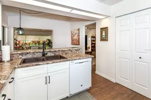 247 Southampton Ln, Venice, FL 34293 - Photo 17