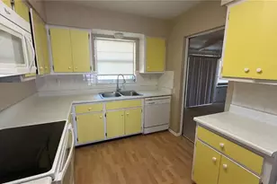 339 Pine Tree Rd, Venice, FL 34293 - Photo 9