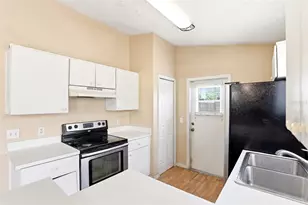 8865 Lambert Ln, Orlando, FL 32825 - Photo 11