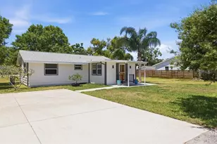 4300 Eastern Pkwy, Sarasota, FL 34233 - Photo 9