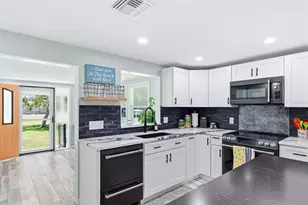 4300 Eastern Pkwy, Sarasota, FL 34233 - Photo 23
