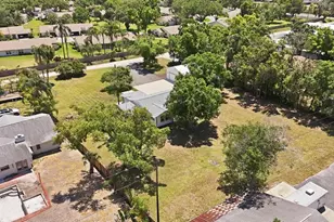 4300 Eastern Pkwy, Sarasota, FL 34233 - Photo 57
