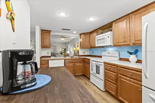 404 Pinebrook Crescent, Venice, FL 34285 - Photo 13